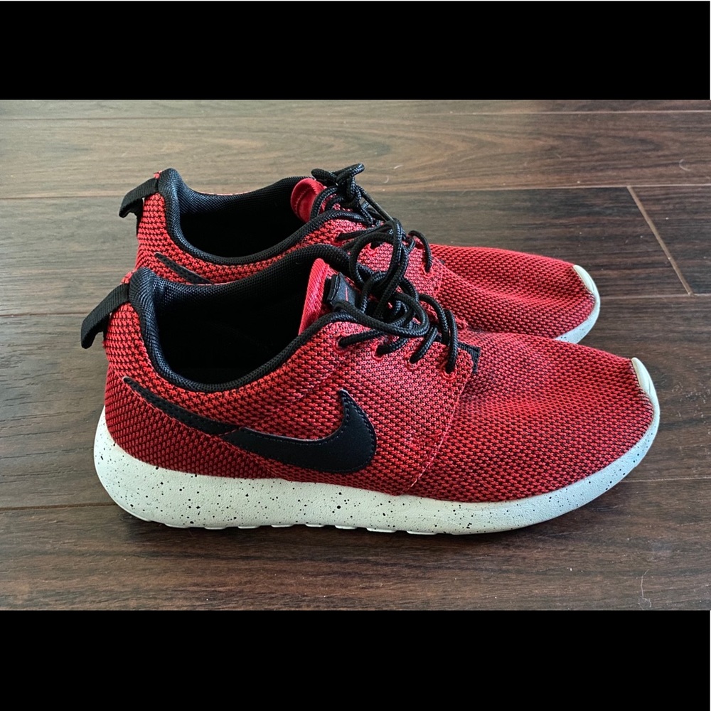 Nike Roshe One - Youth Size 5